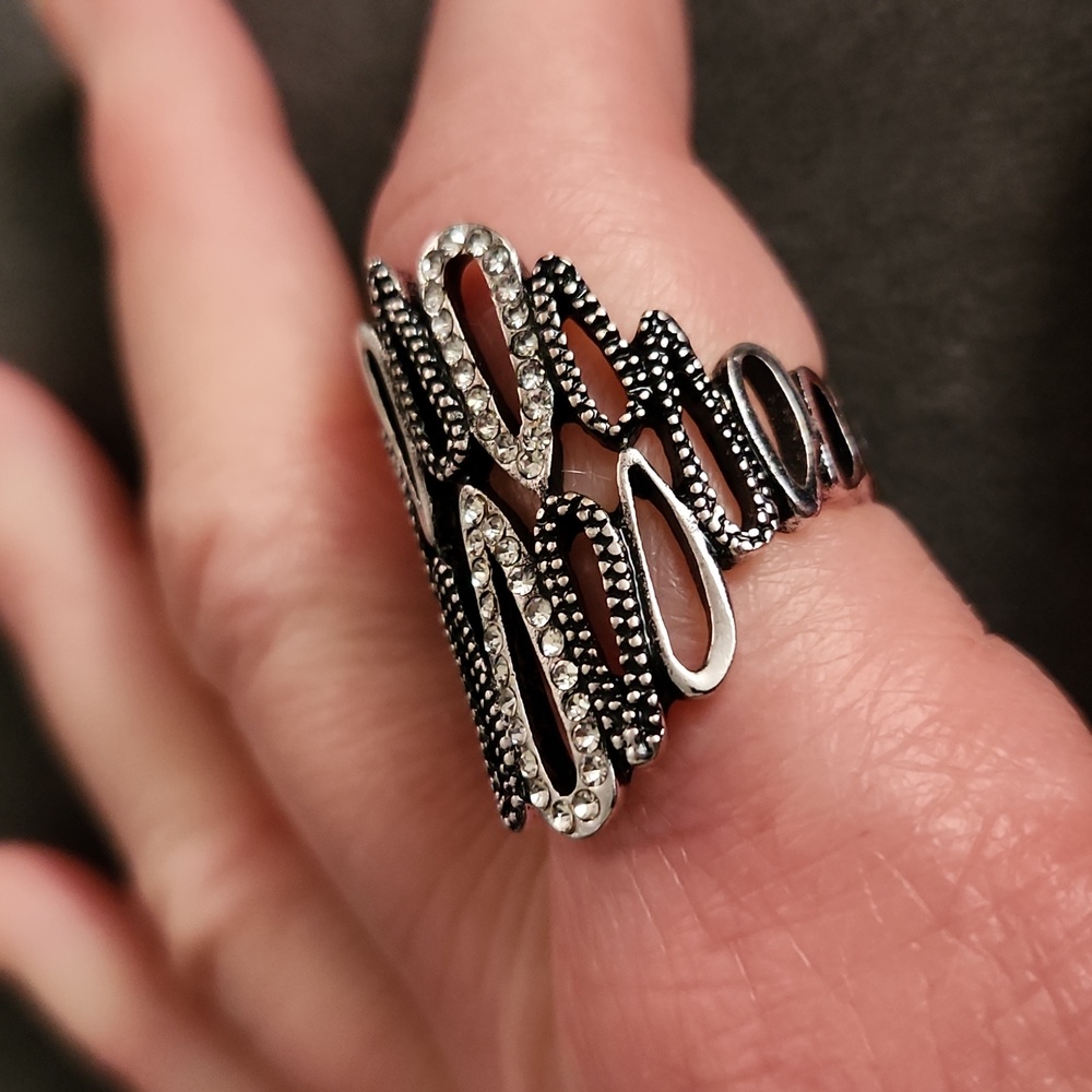 NEW- RING, SIZE 9 - Picture 4 of 7